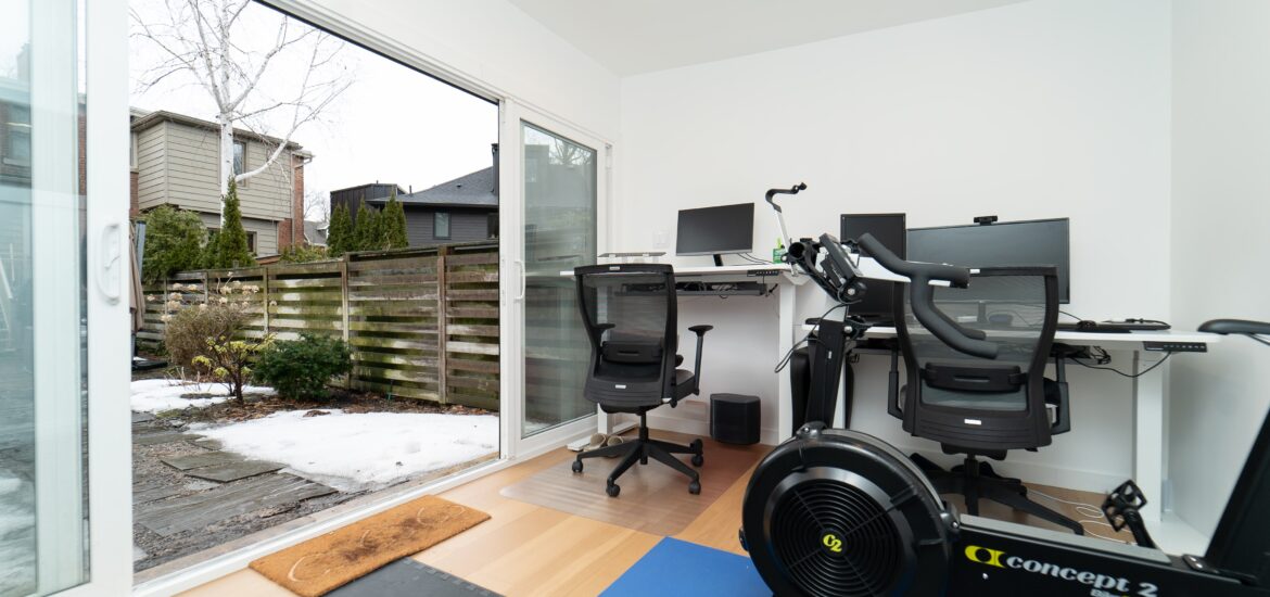Custom backyard studio designed for work, creativity, or relaxation, blending seamlessly with the garden